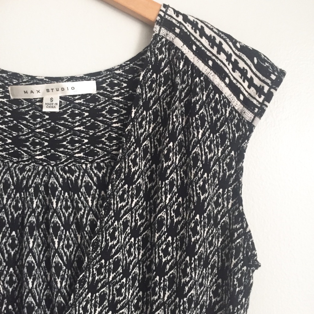 Max Studio Black & White Sleeveless Top Size Small - Picture 6 of 6